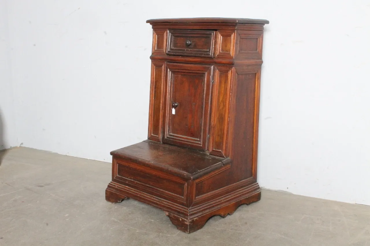 Walnut kneeler, Umbria, early 18th century 1