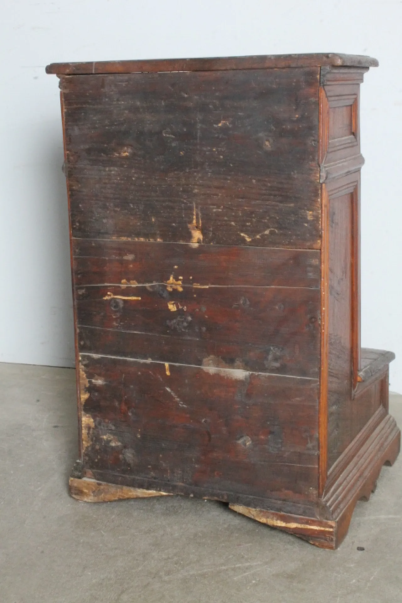 Walnut kneeler, Umbria, early 18th century 3