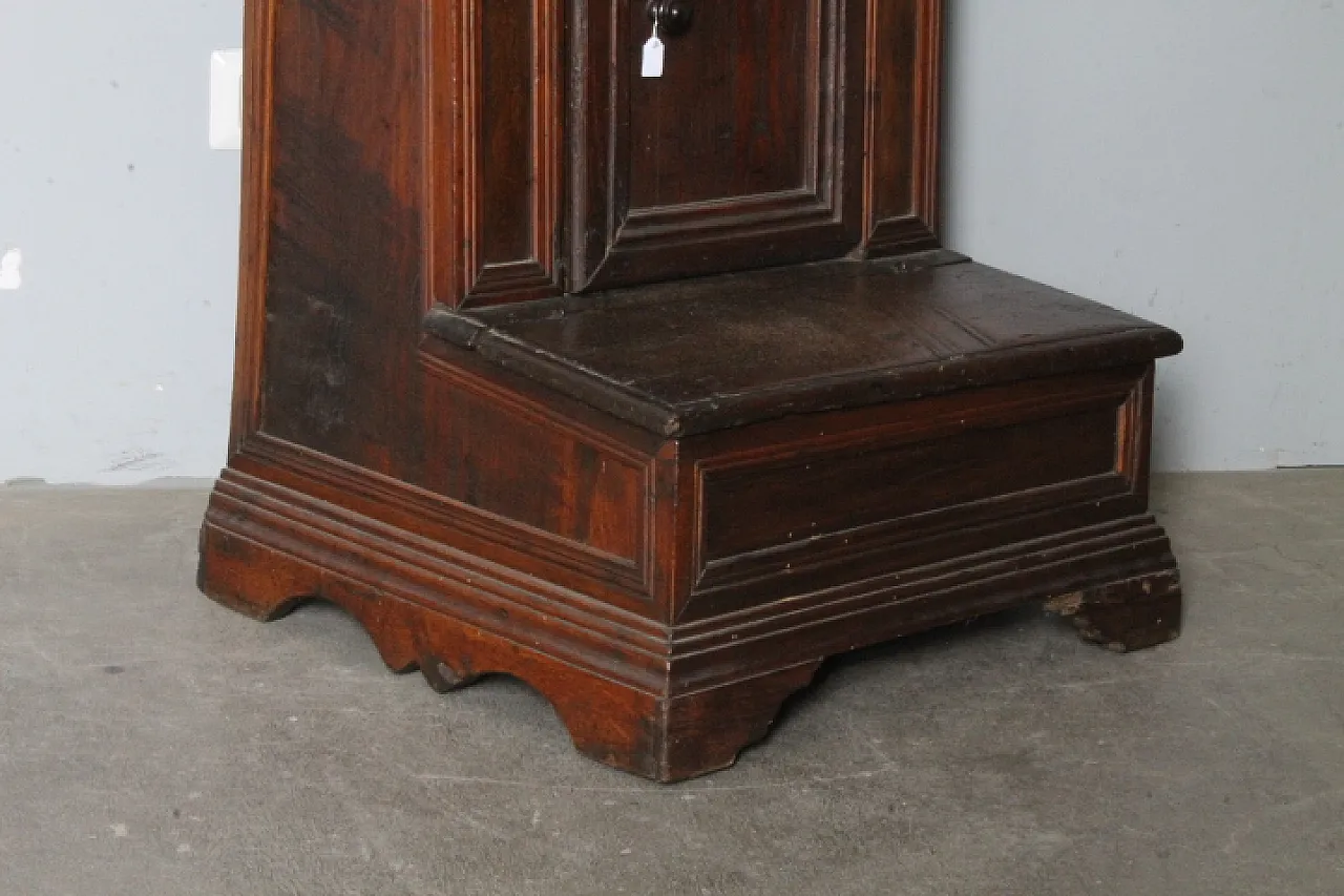 Walnut kneeler, Umbria, early 18th century 8
