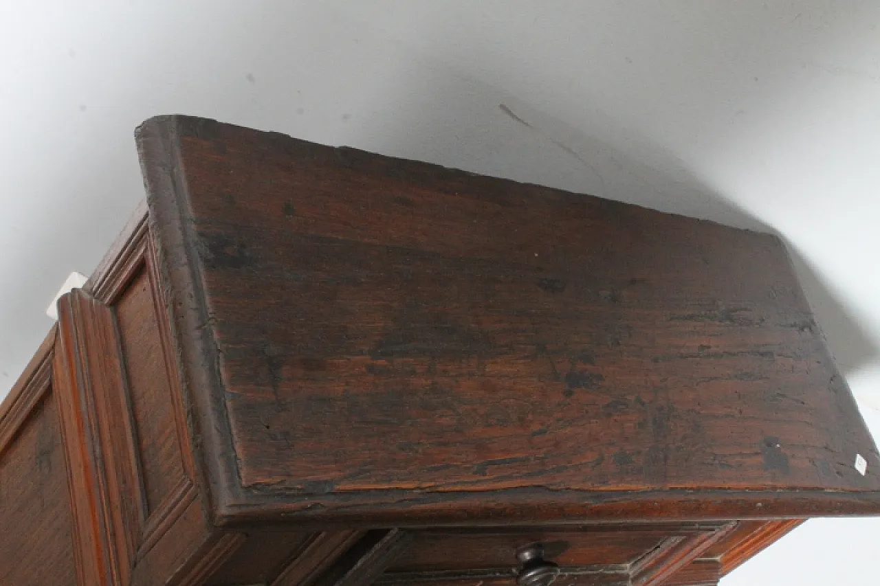 Walnut kneeler, Umbria, early 18th century 11