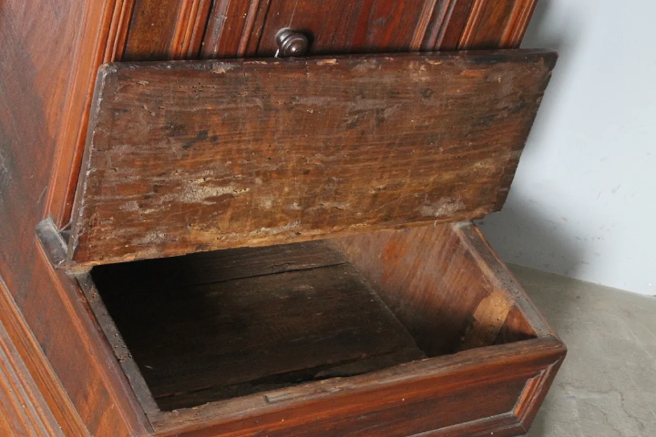 Walnut kneeler, Umbria, early 18th century 12