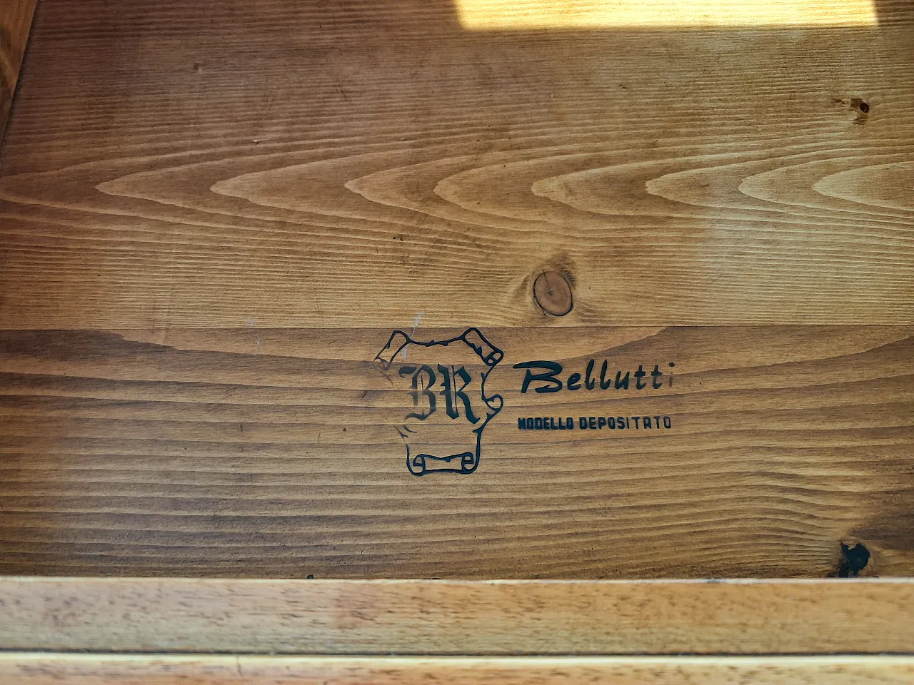 Bellutti sideboard in solid walnut, 80s 8