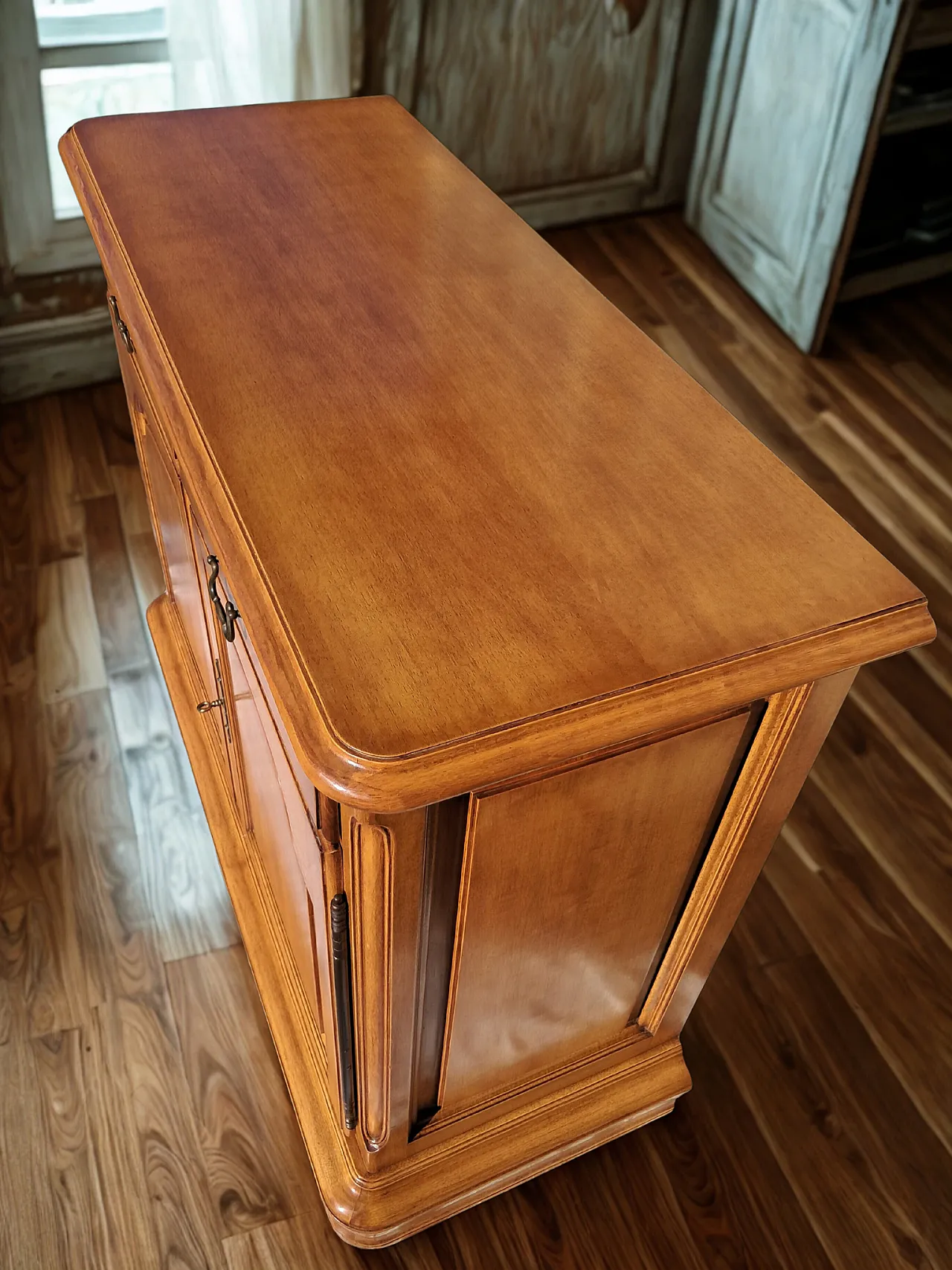Bellutti sideboard in solid walnut, 80s 10