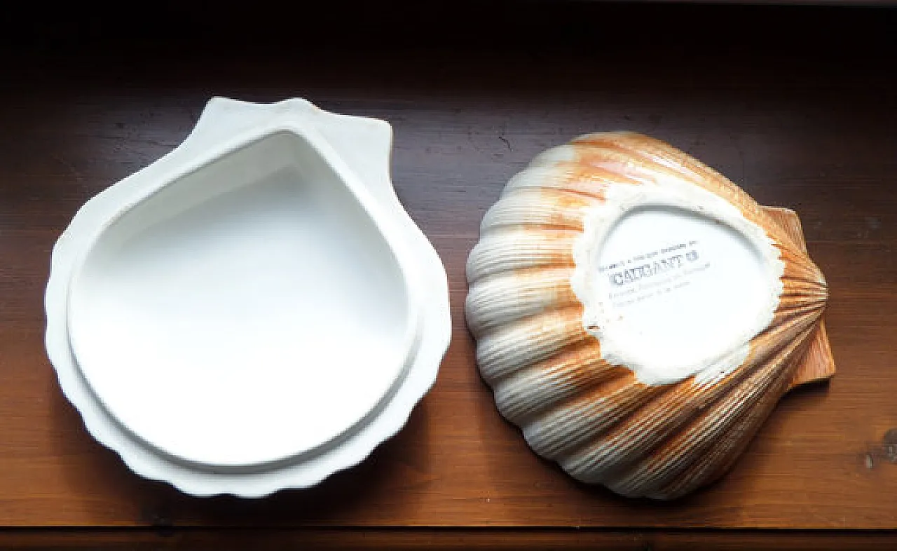 Scallop Shell Lidded Box in Faience, Beige and light brown, 70s 1