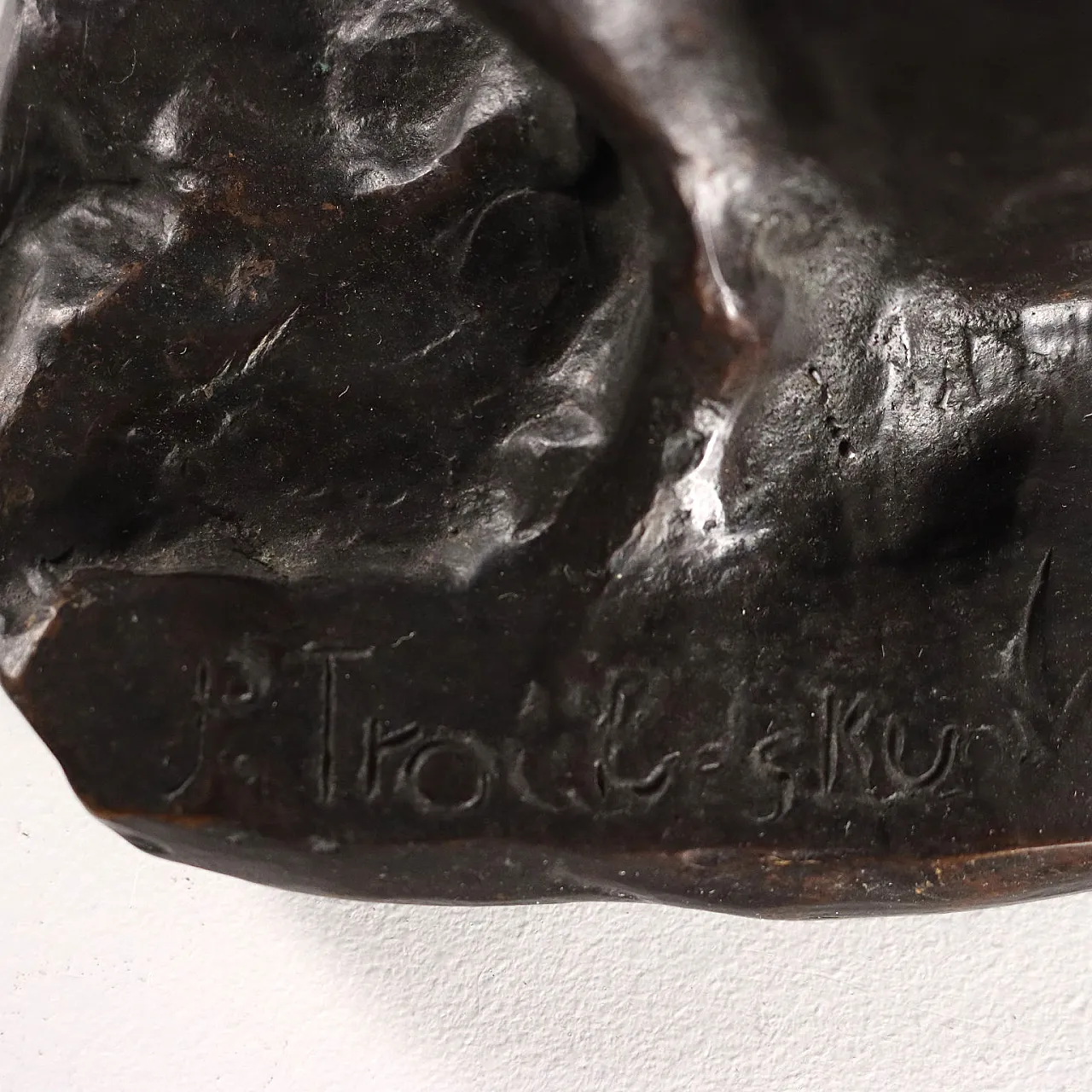 Fanciulla con le mani tra i capelli, scultura in bronzo, '900 8