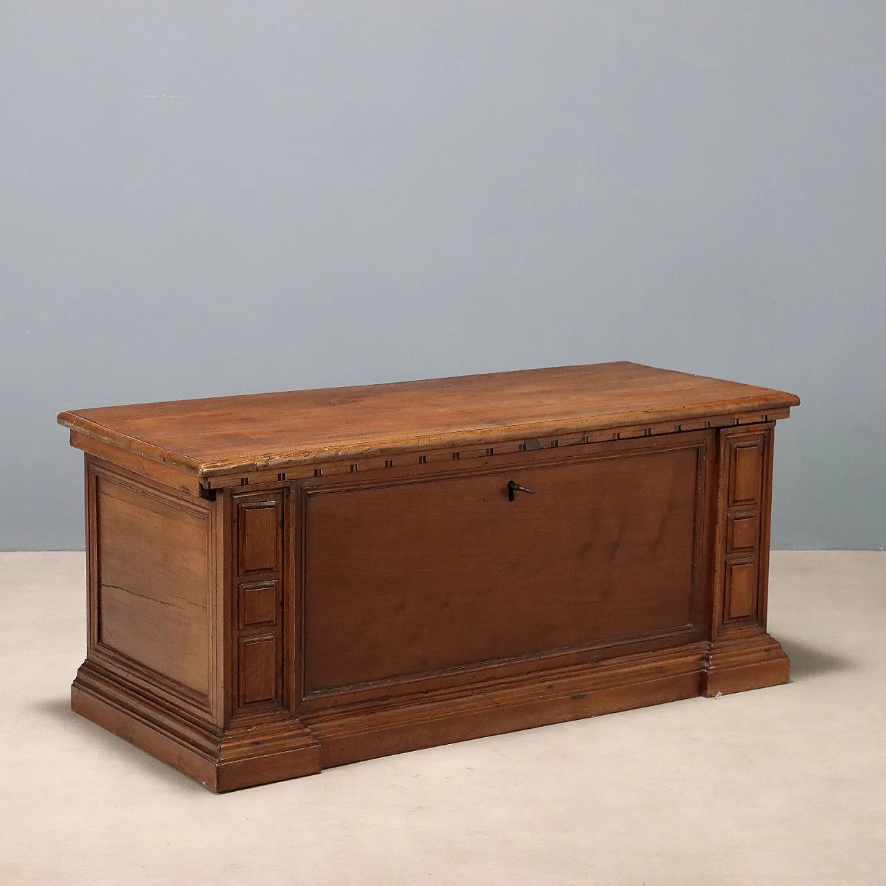 Cassapanca in noce, fine '700 1