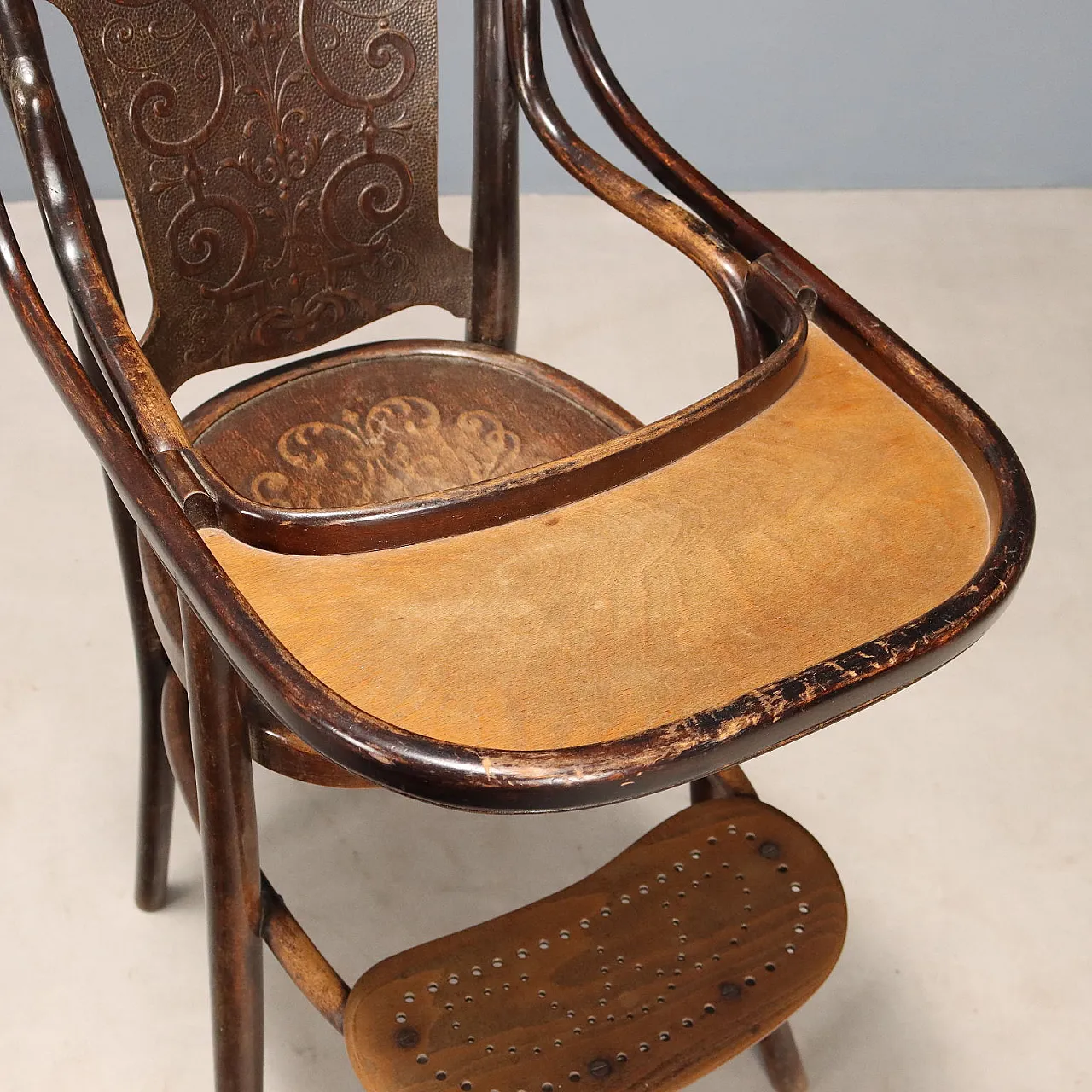 Seggiolone Thonet in faggio tinto noce, primo '900 6