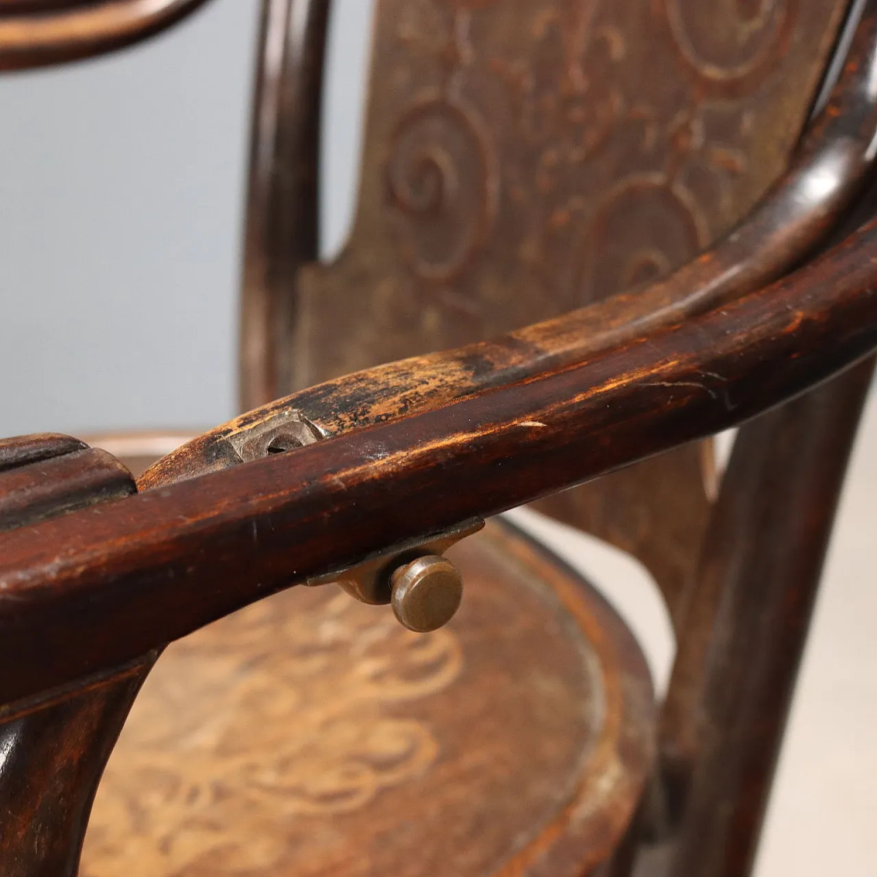 Seggiolone Thonet in faggio tinto noce, primo '900 7