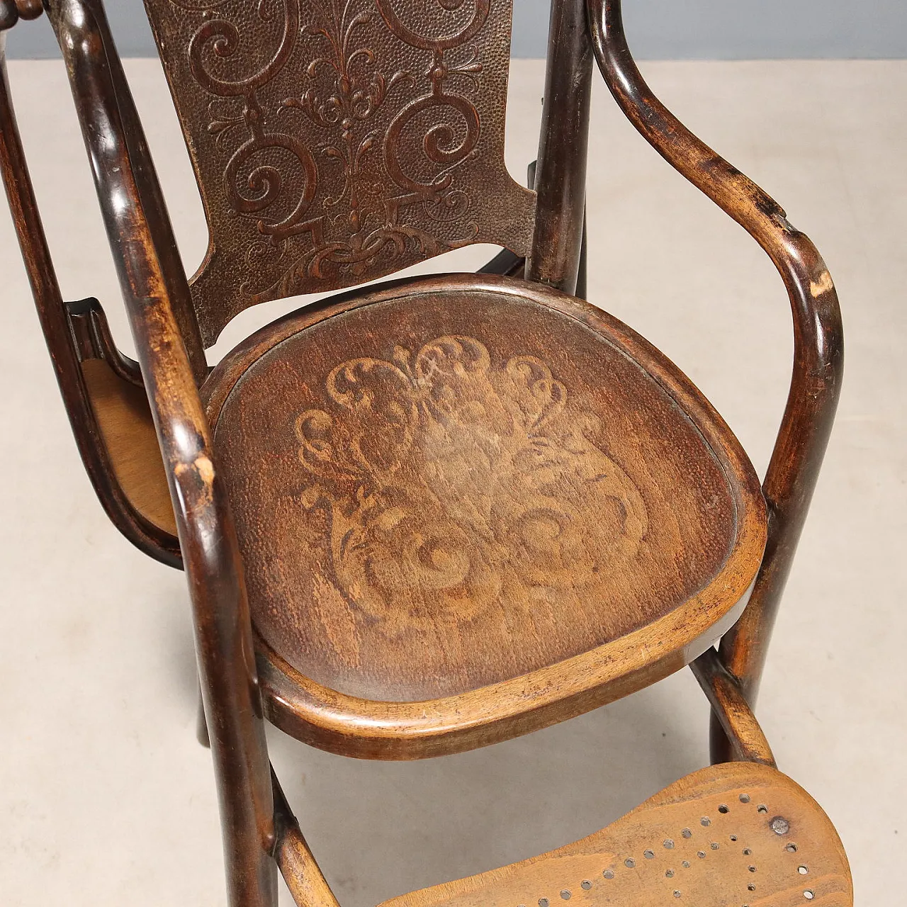 Seggiolone Thonet in faggio tinto noce, primo '900 8