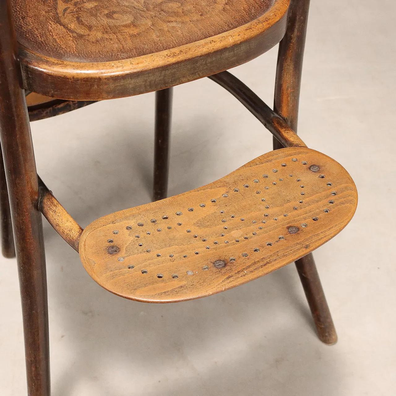 Seggiolone Thonet in faggio tinto noce, primo '900 9