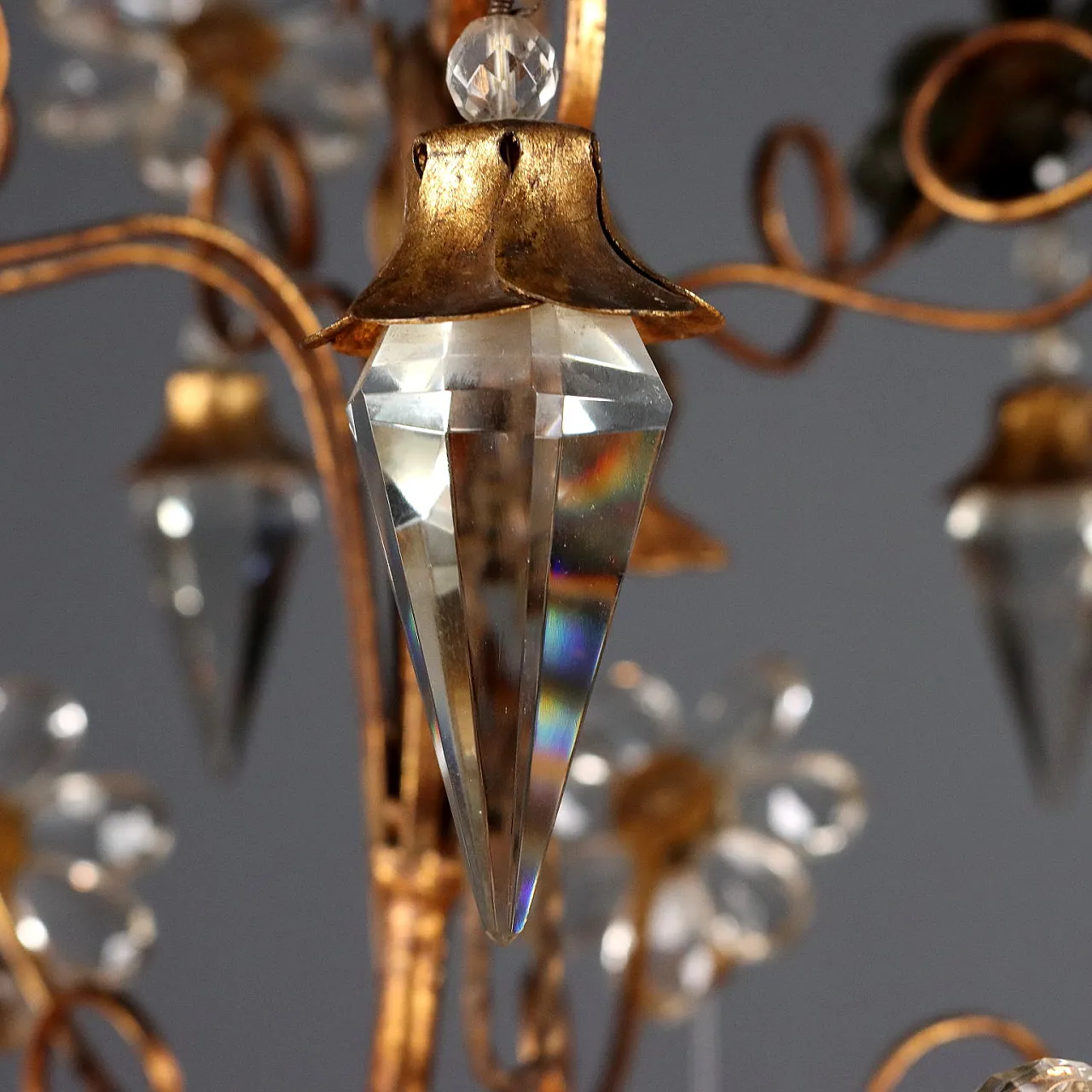 Lampadario in ferro dorato con pendenti in vetro, primo '900 4