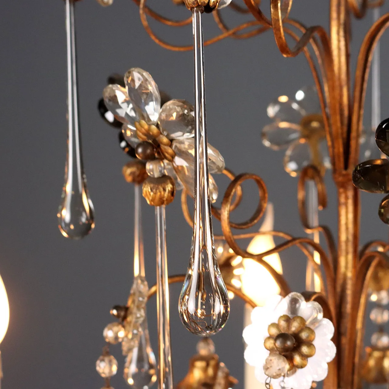 Lampadario in ferro dorato con pendenti in vetro, primo '900 5