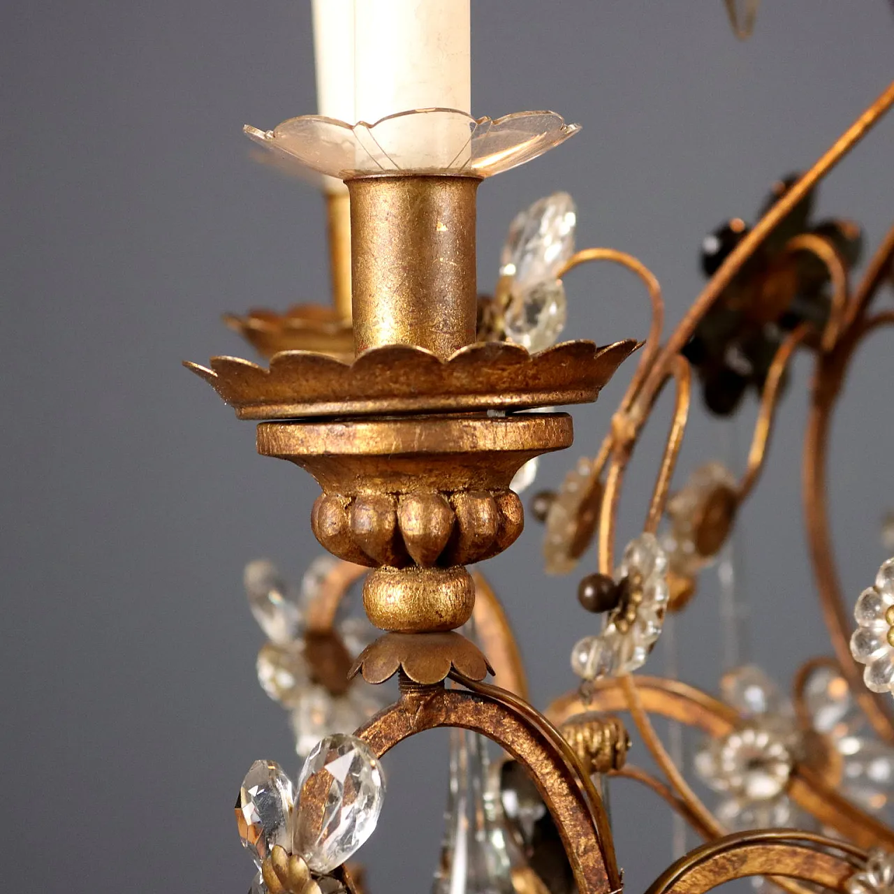 Lampadario in ferro dorato con pendenti in vetro, primo '900 7