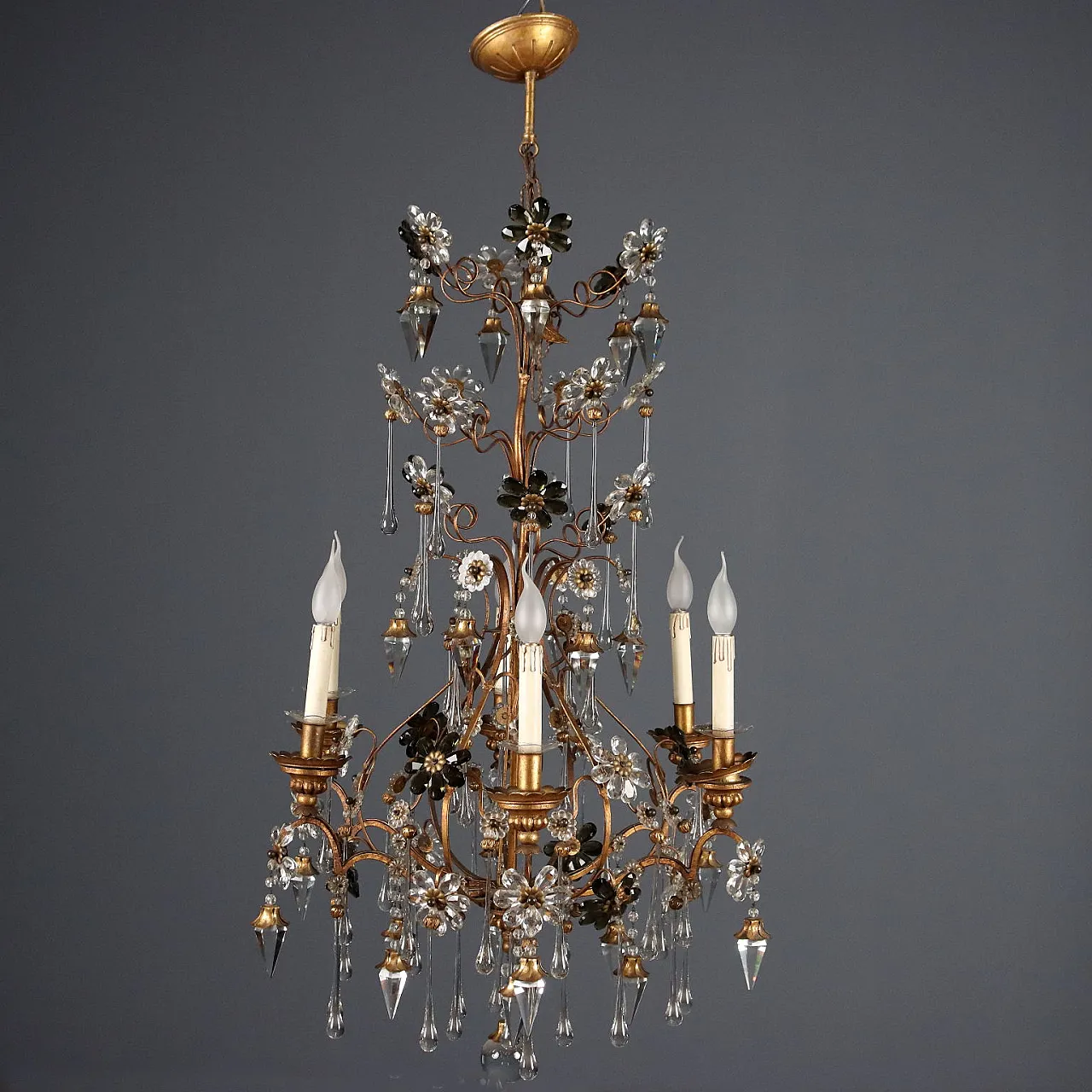 Lampadario in ferro dorato con pendenti in vetro, primo '900 9