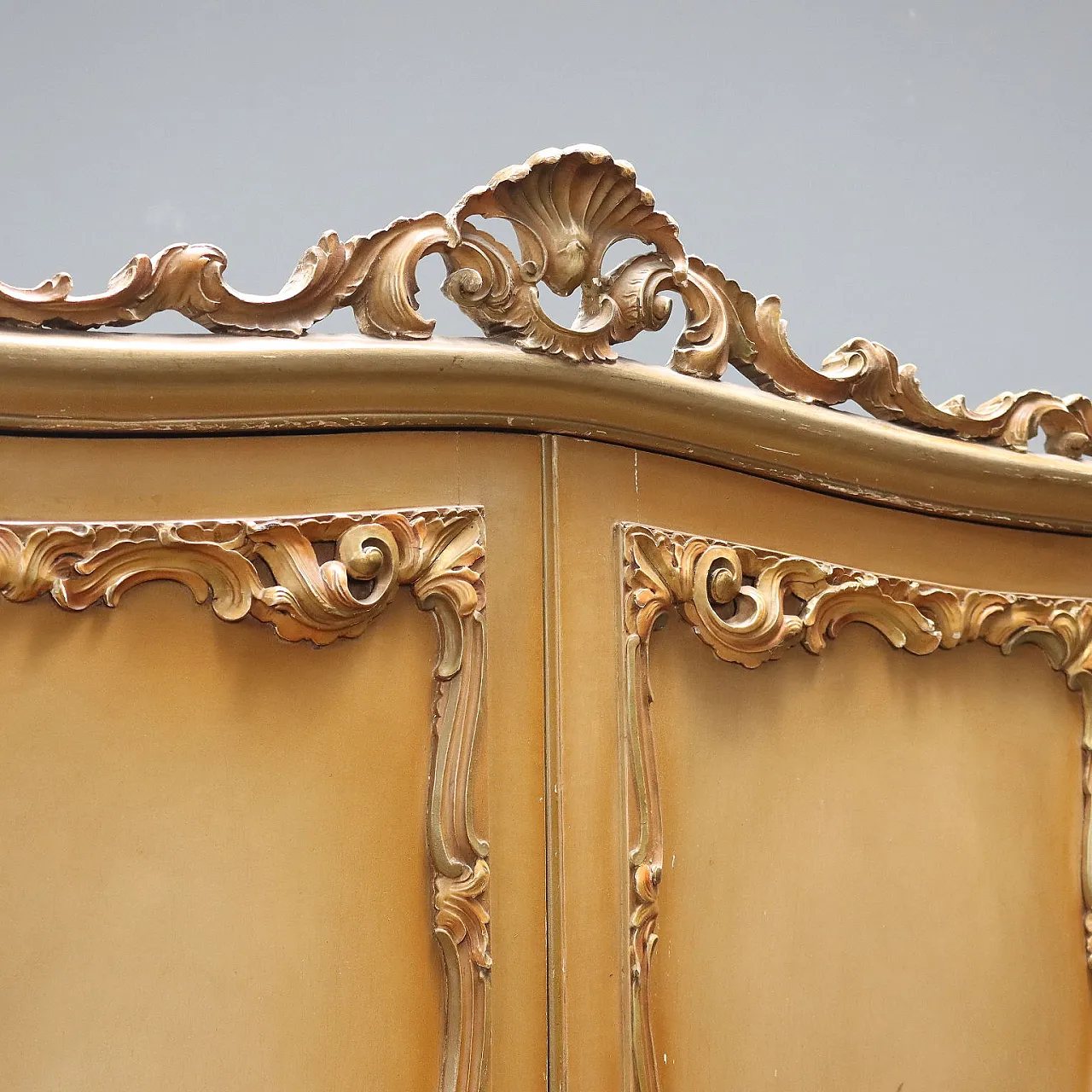 Armadio laccato e dipinto in stile barocco veneziano, inizio '900 9