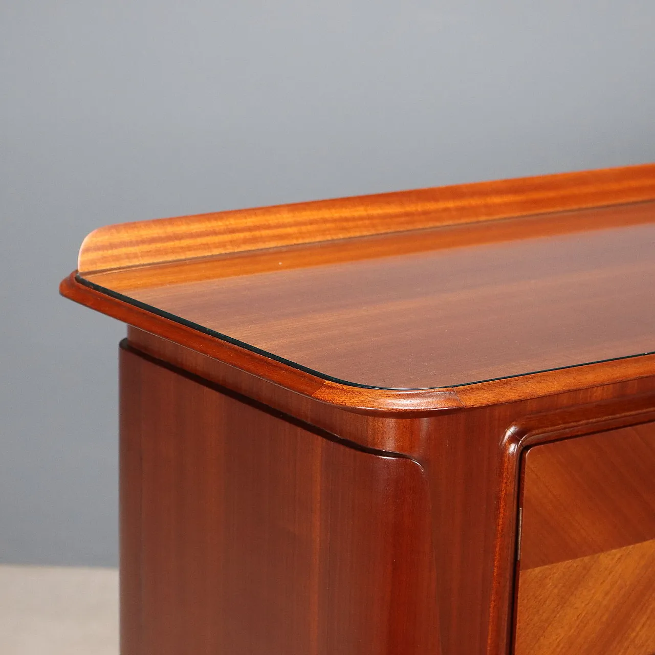 Mobile con impiallacciatura di mogano e piano in vetro, '900 6