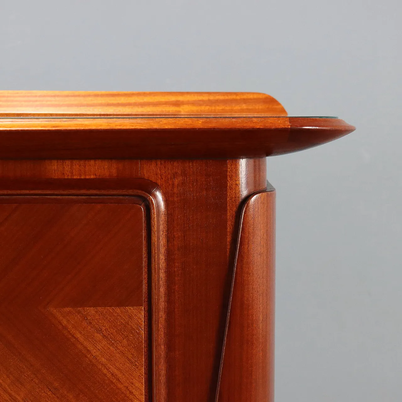 Mobile con impiallacciatura di mogano e piano in vetro, '900 7