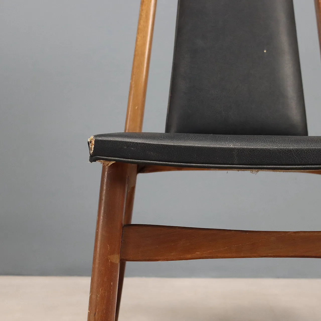 6 Sedie in faggio, espanso, similpelle e ottone, '900 6