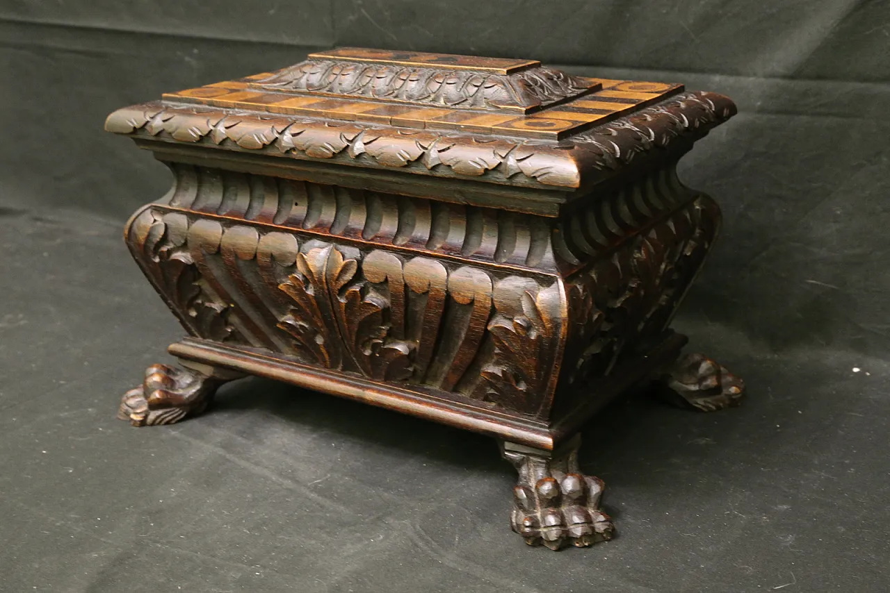 Urn box chest neo-renaissance mahogany, 19th century 1