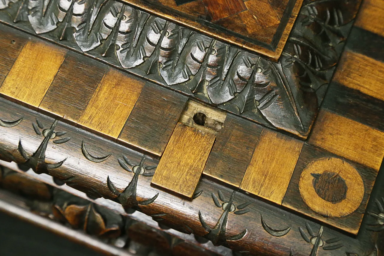 Urn box chest neo-renaissance mahogany, 19th century 14