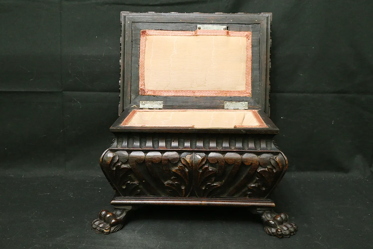 Urn box chest neo-renaissance mahogany, 19th century 18
