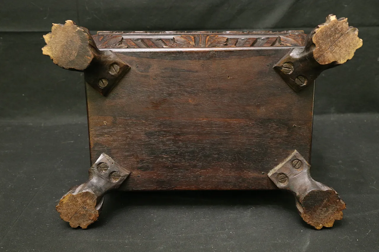 Urn box chest neo-renaissance mahogany, 19th century 20