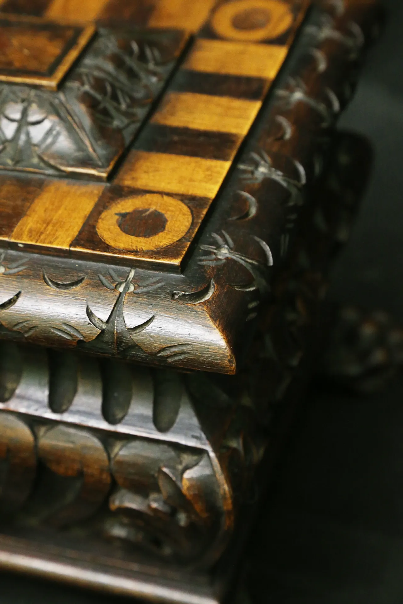 Urn box chest neo-renaissance mahogany, 19th century 23