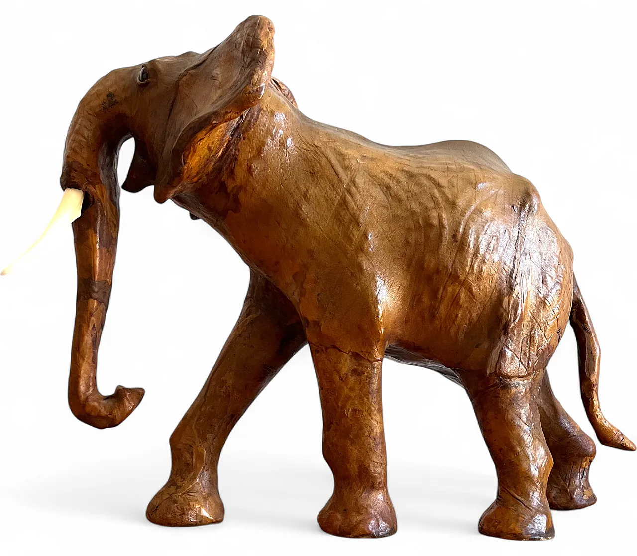 Scultura di elefante in pelle, anni '60 17