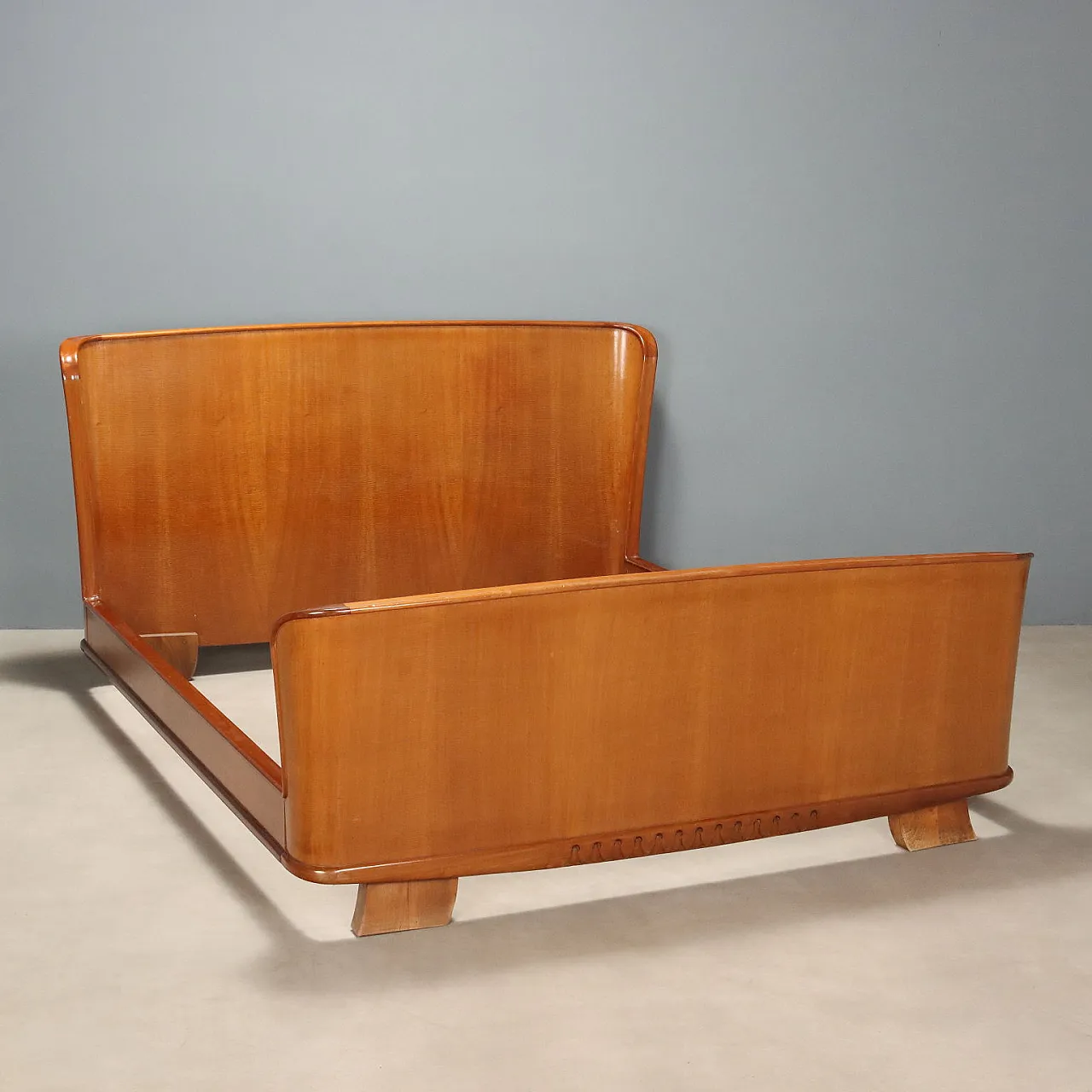 Mahogany veneer double bed, 20th century 1