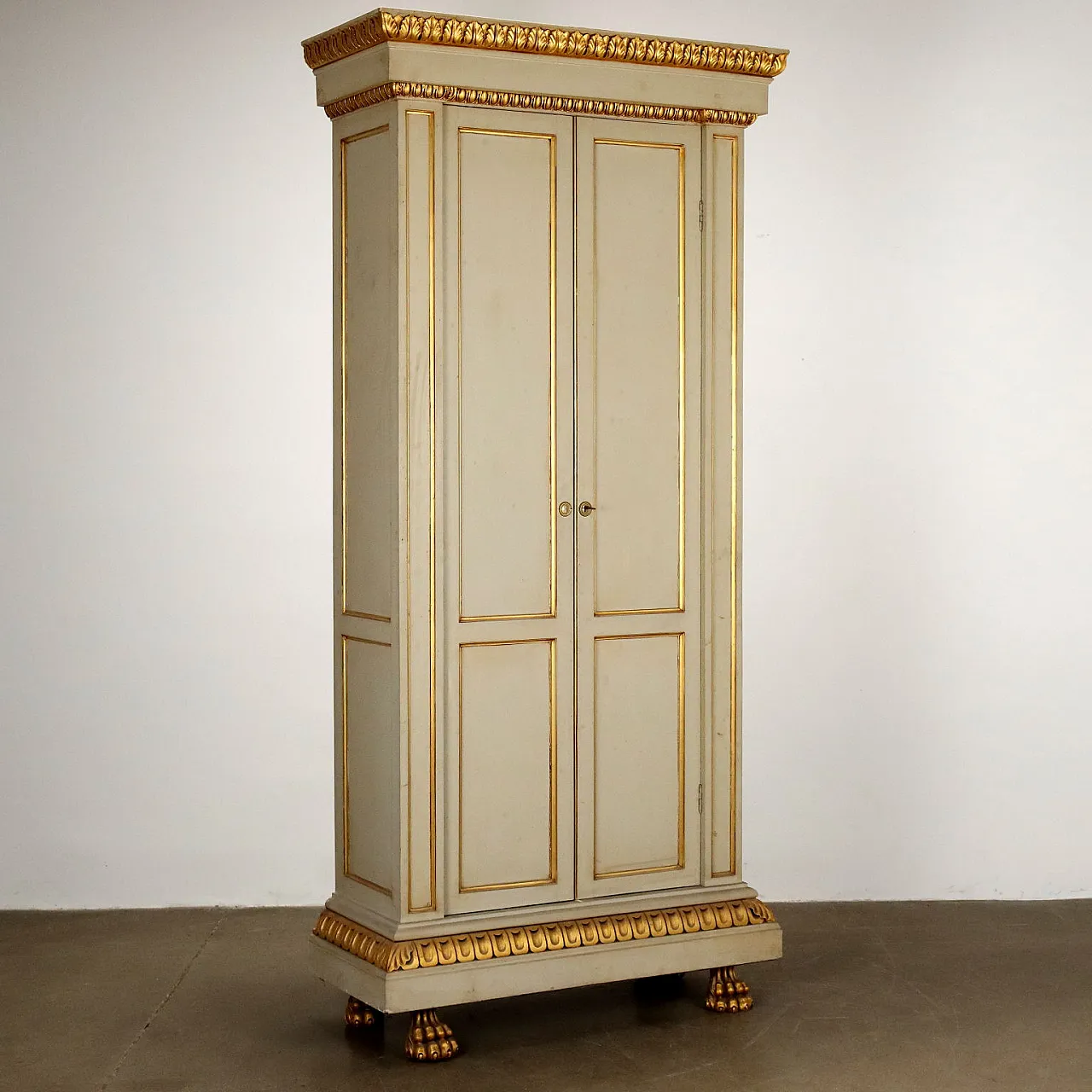 Neo-Baroque style wardrobe, lacquered and gilded, early 20th century 1
