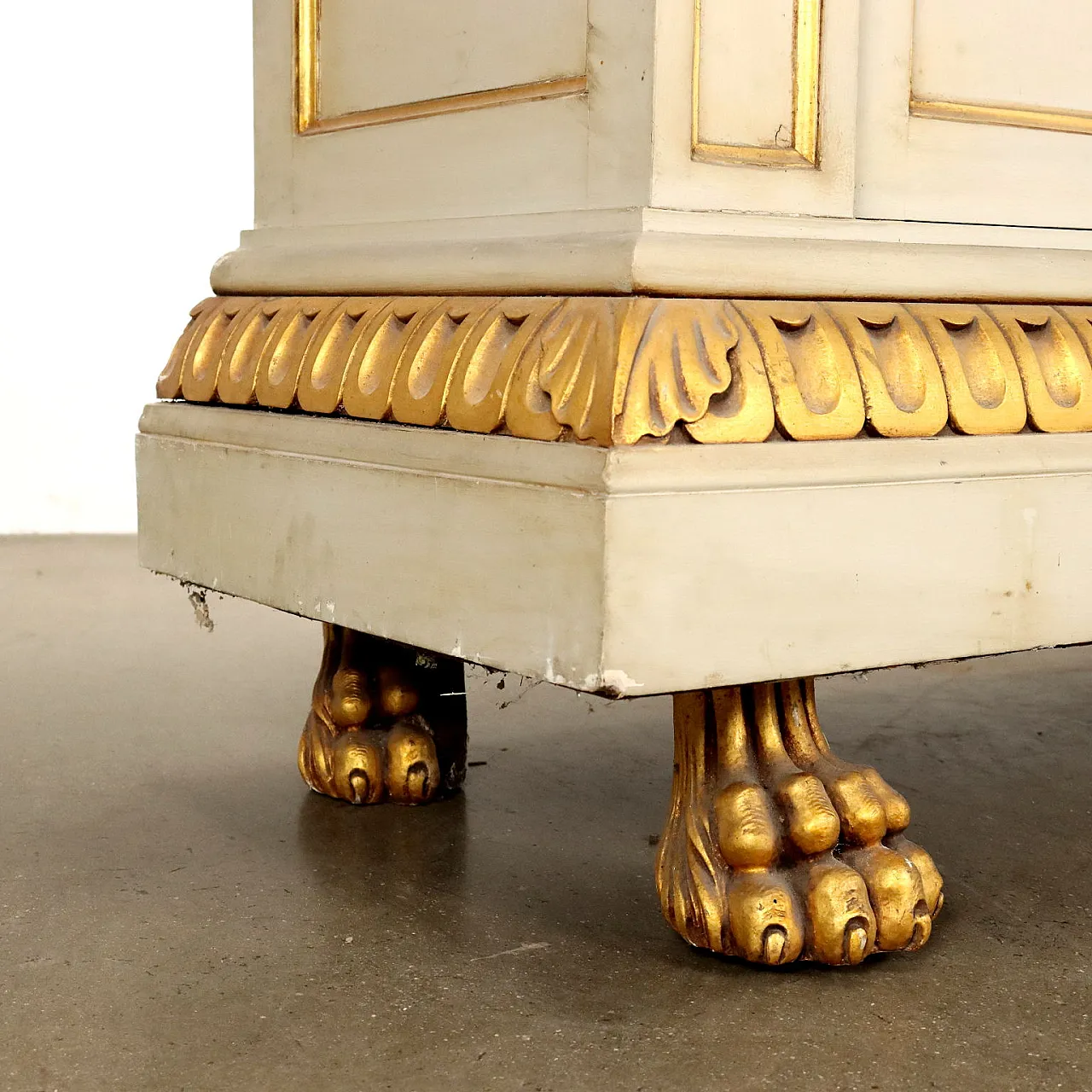 Neo-Baroque style wardrobe, lacquered and gilded, early 20th century 6