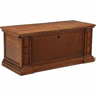 Cassapanca in noce, fine '700