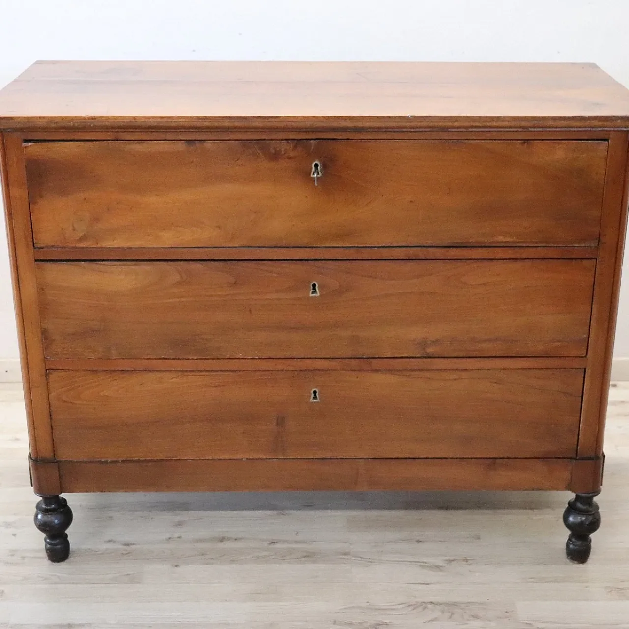 Chest of drawers in solid walnut, 19th century 3