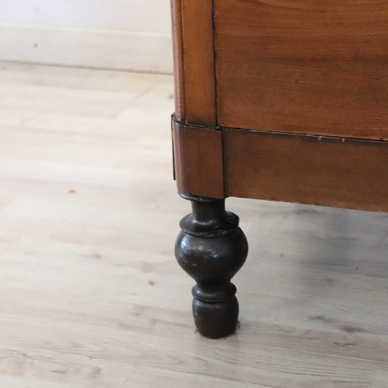 Chest of drawers in solid walnut, 19th century 7