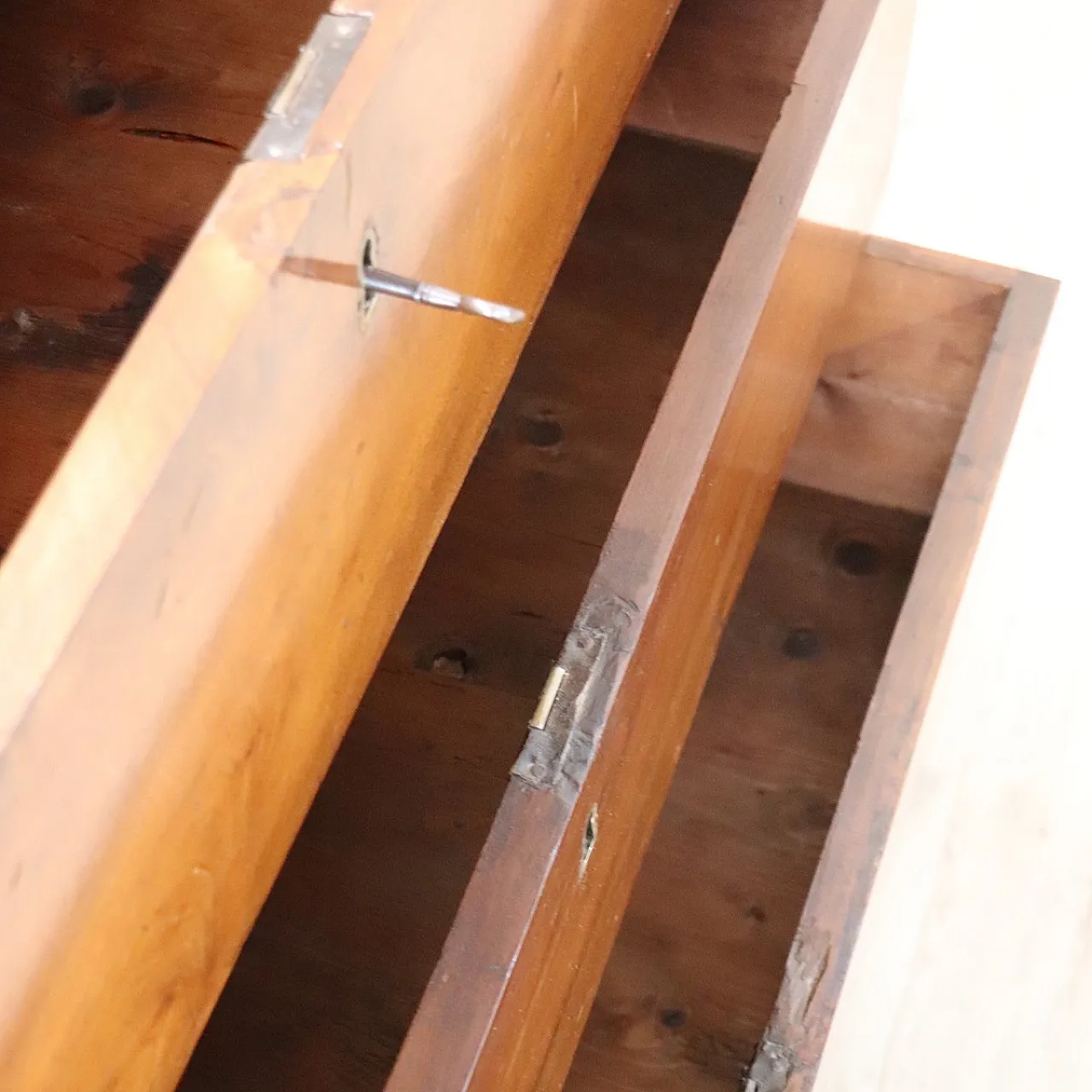 Chest of drawers in solid walnut, 19th century 8
