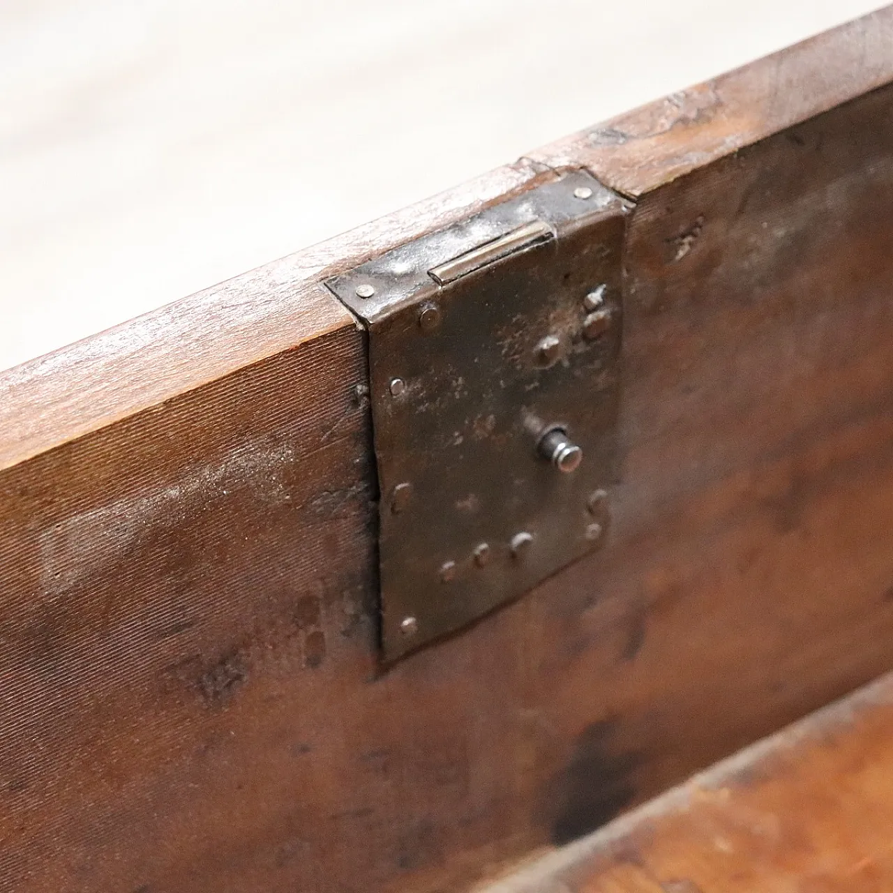 Chest of drawers in solid walnut, 19th century 9