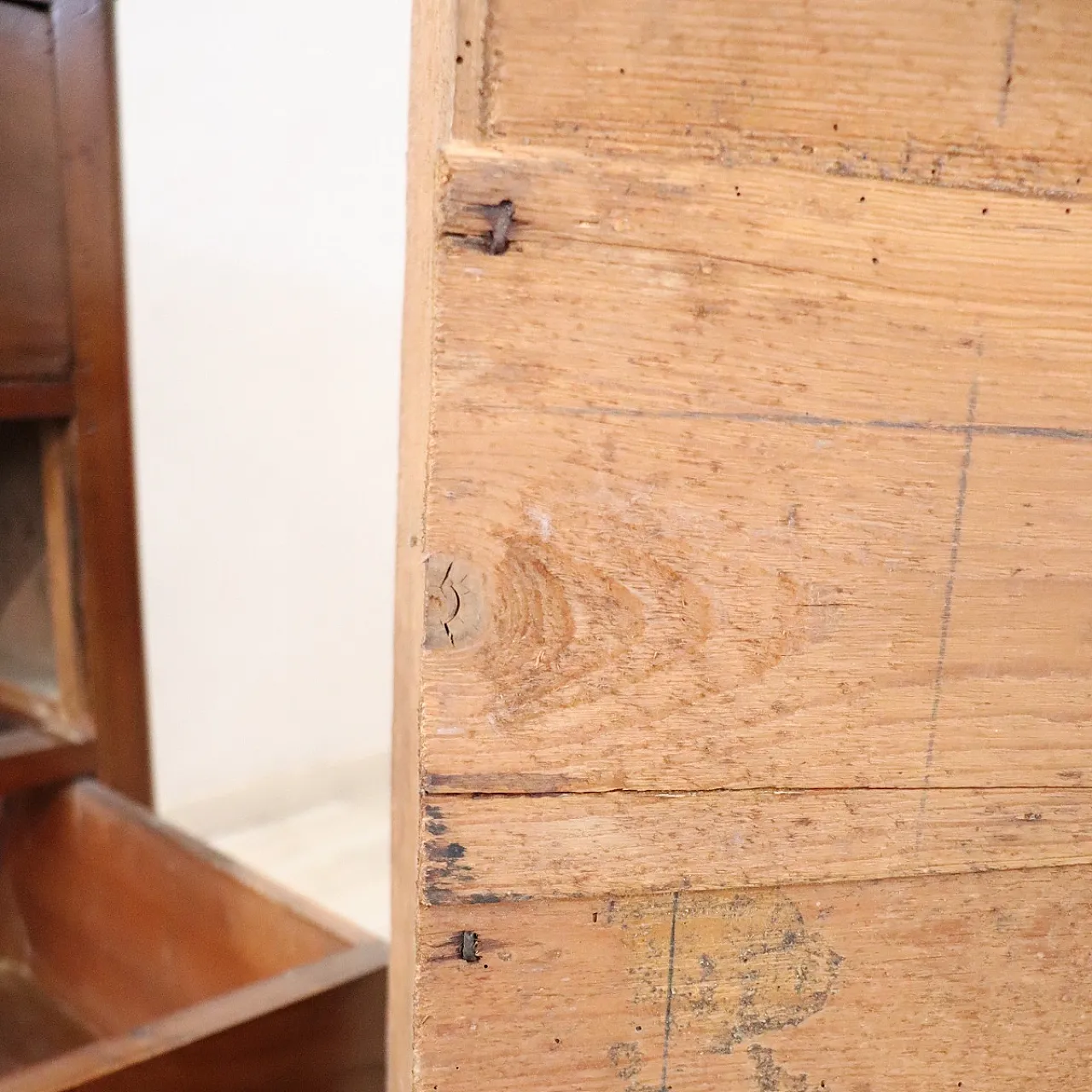 Chest of drawers in solid walnut, 19th century 10