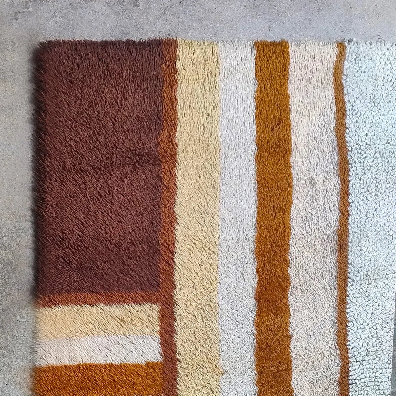 Museum-grade Avant-Garde wool rug, 1970s 7