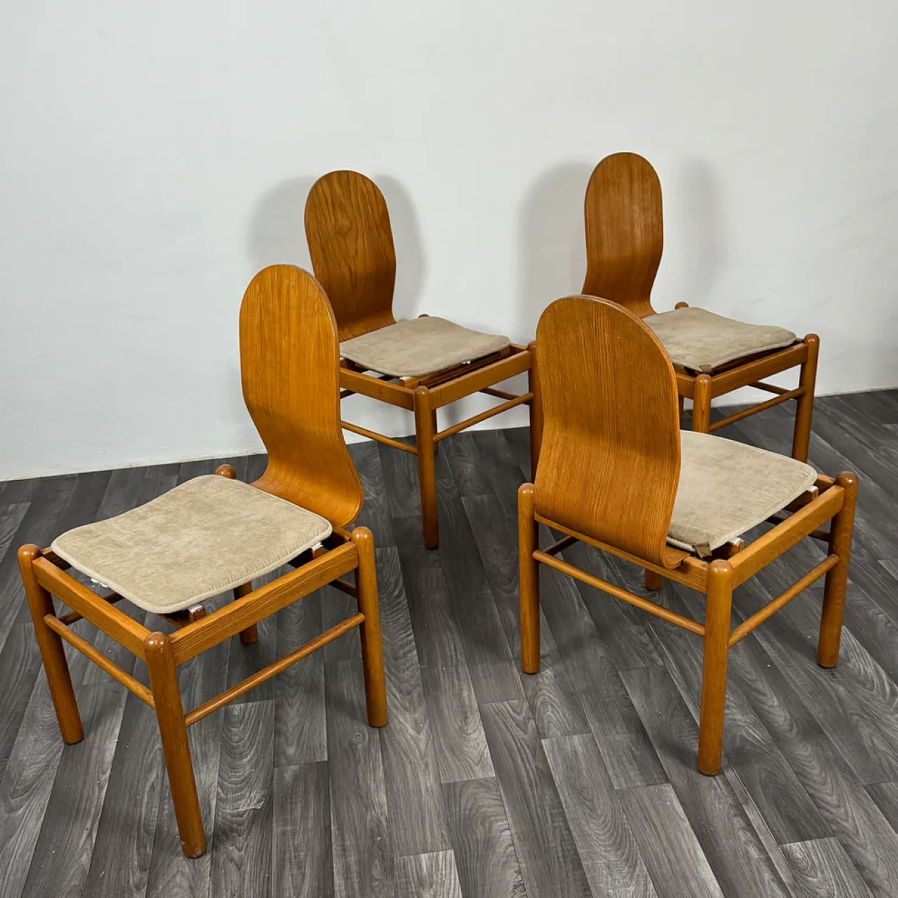 4 Scandinavian Mid-Century dining chairs, 1970s 4