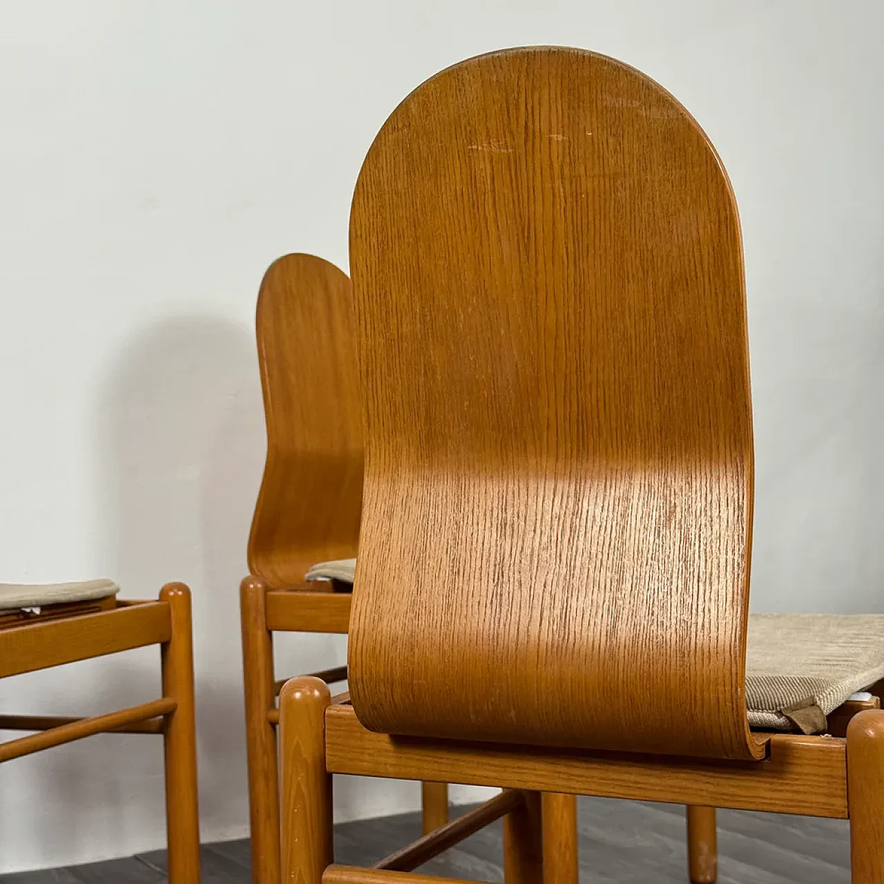4 Scandinavian Mid-Century dining chairs, 1970s 11