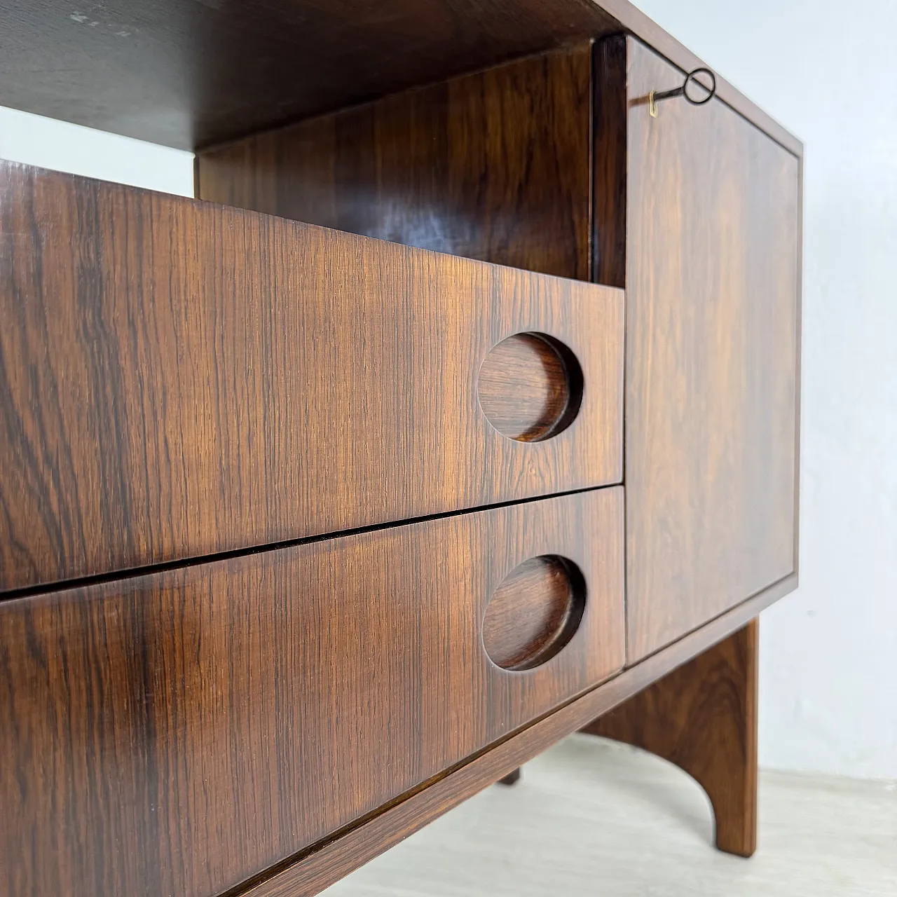 Rosewood sideboard by Gilberto Cassina, 50s 3