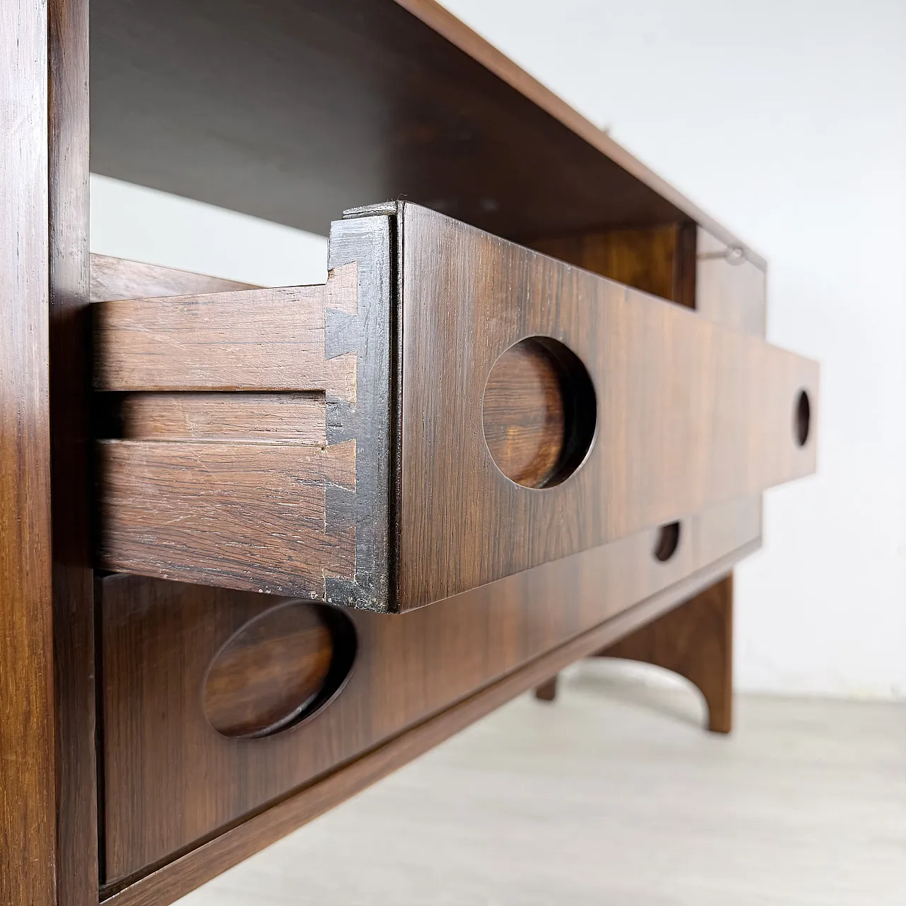Rosewood sideboard by Gilberto Cassina, 50s 5
