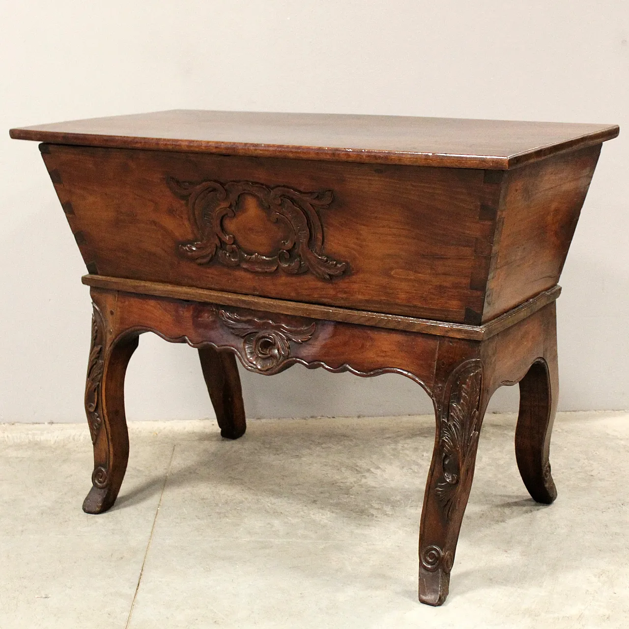 Louis XV sideboard walnut and cherry, 18th century 2