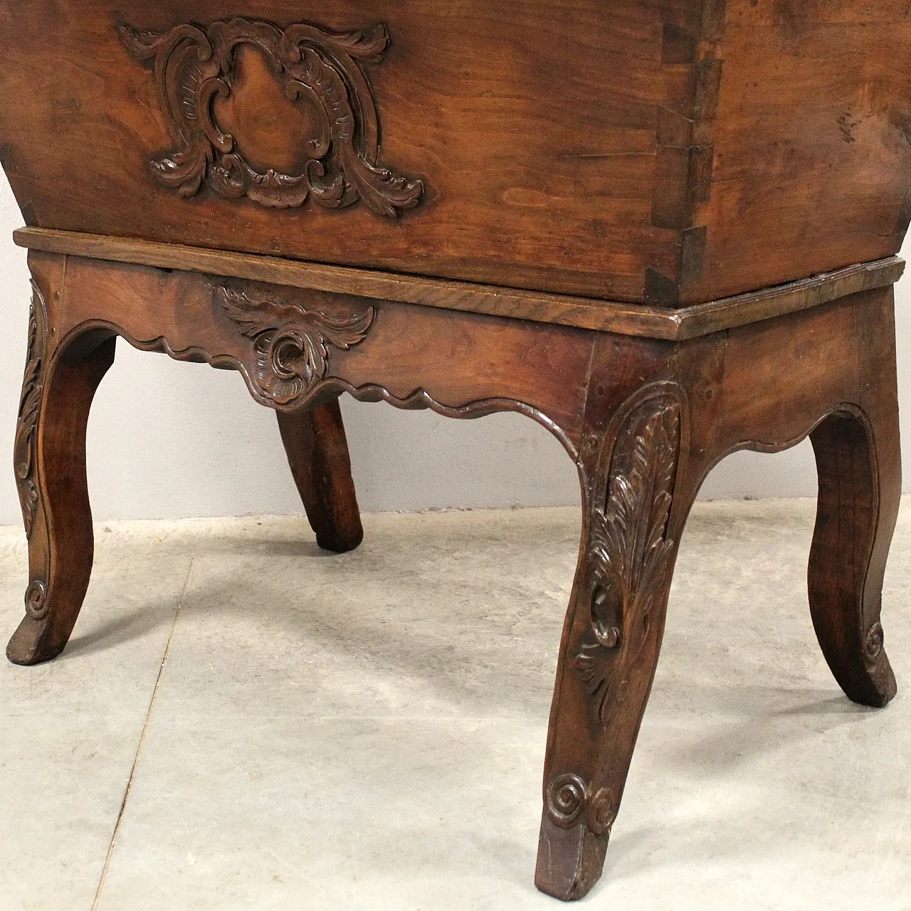 Louis XV sideboard walnut and cherry, 18th century 8