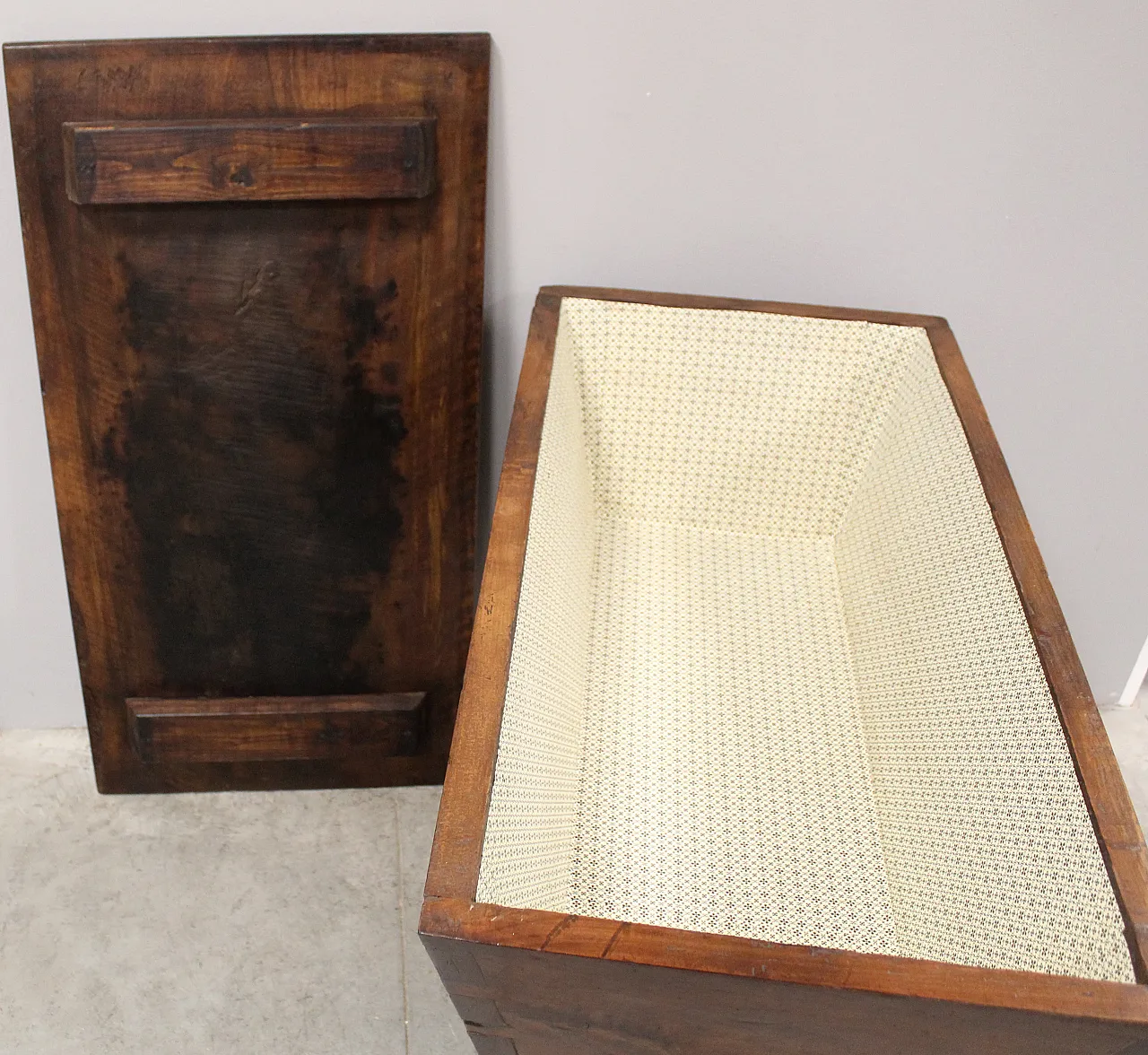Louis XV sideboard walnut and cherry, 18th century 10