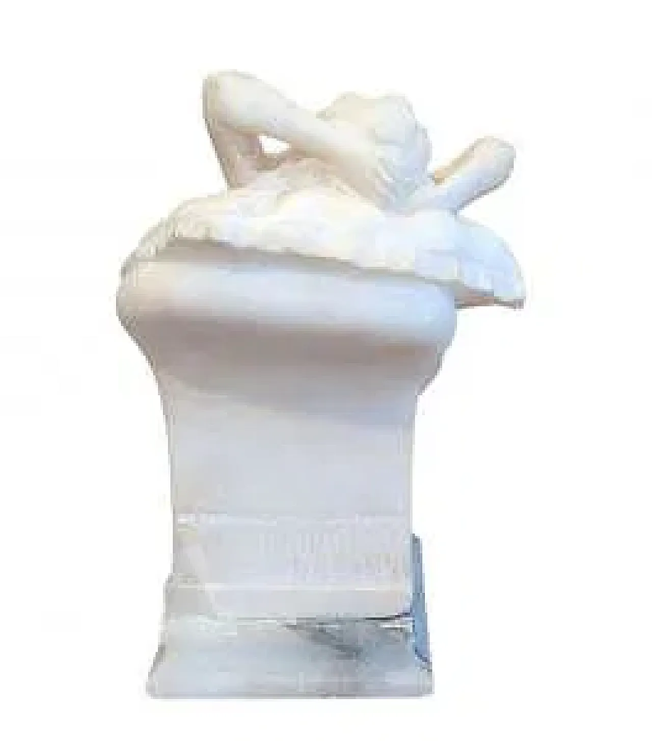 Female figure on armchair by G. Gambogi in alabaster, 19th century 3