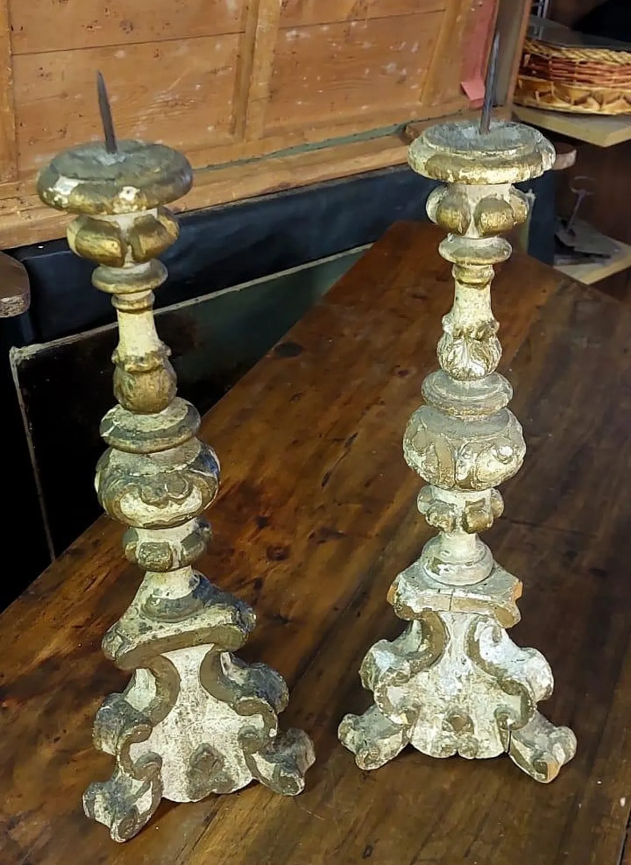 Pair of carved, lacquered and gilded wooden candlesticks, 18th century 4
