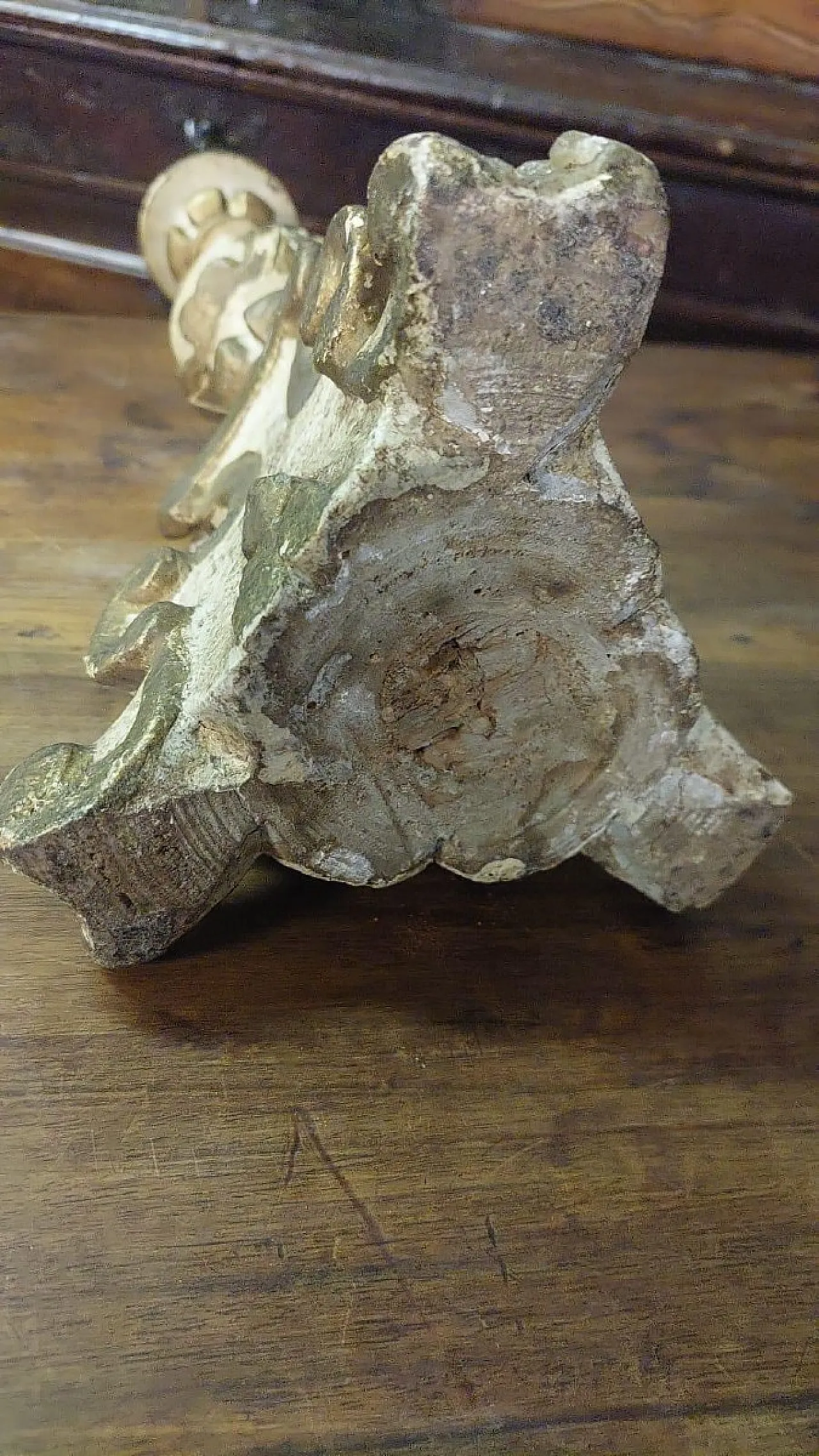 Pair of carved, lacquered and gilded wooden candlesticks, 18th century 7