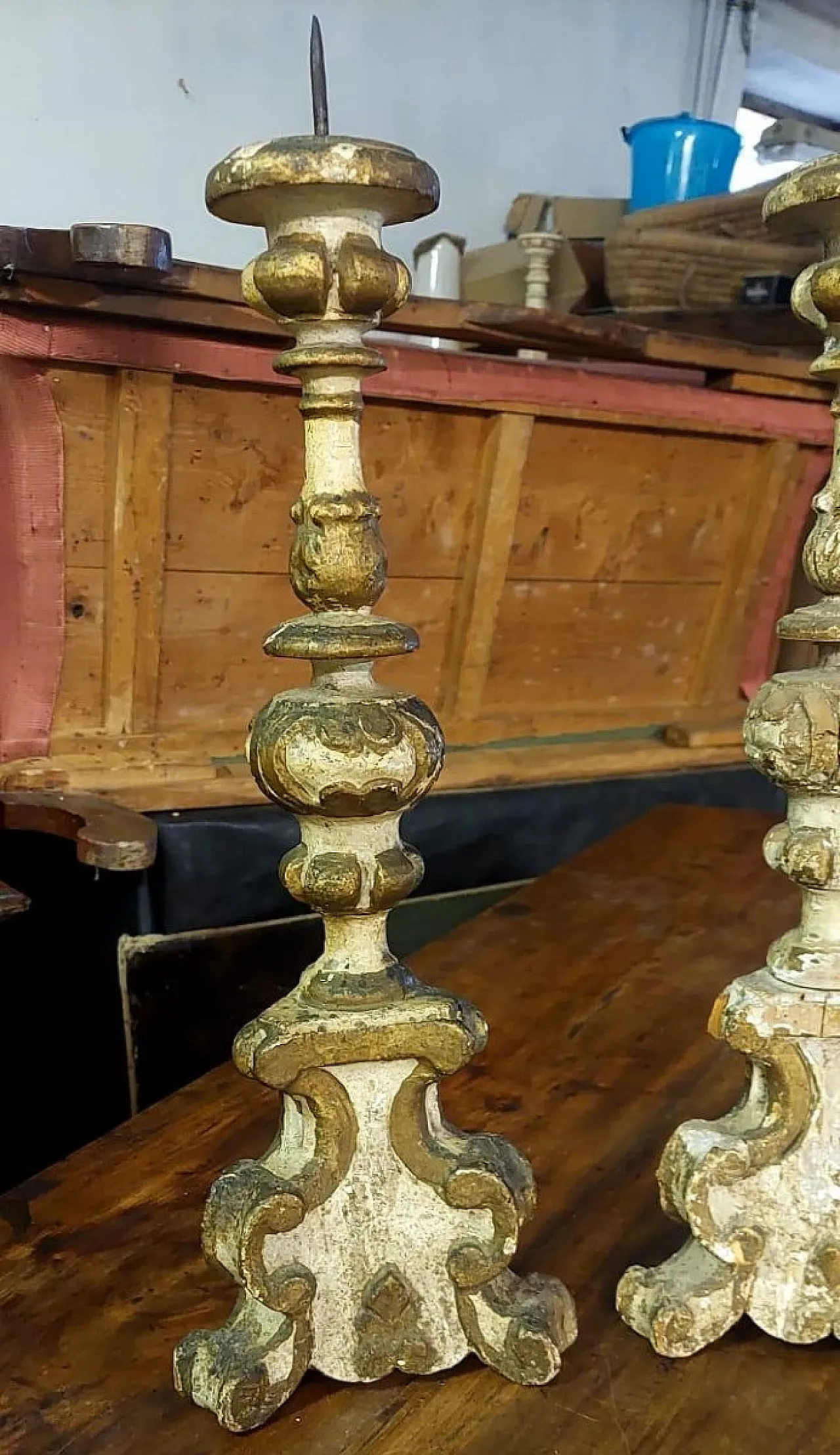 Pair of carved, lacquered and gilded wooden candlesticks, 18th century 8