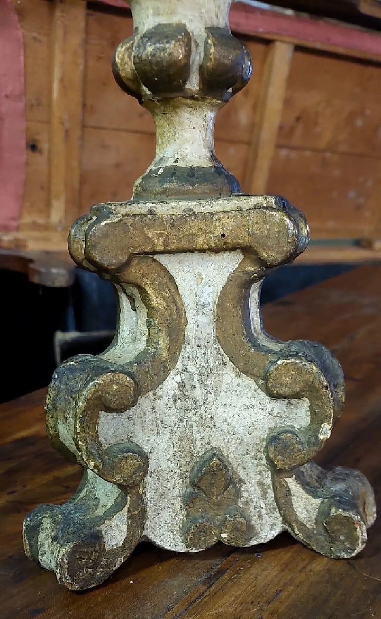 Pair of carved, lacquered and gilded wooden candlesticks, 18th century 9